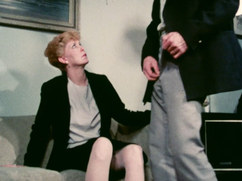 Агрессивный мужчина получает оральное удовольствие