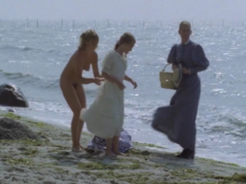 Молодая жена барона ведет беспорядочную половую жизнь